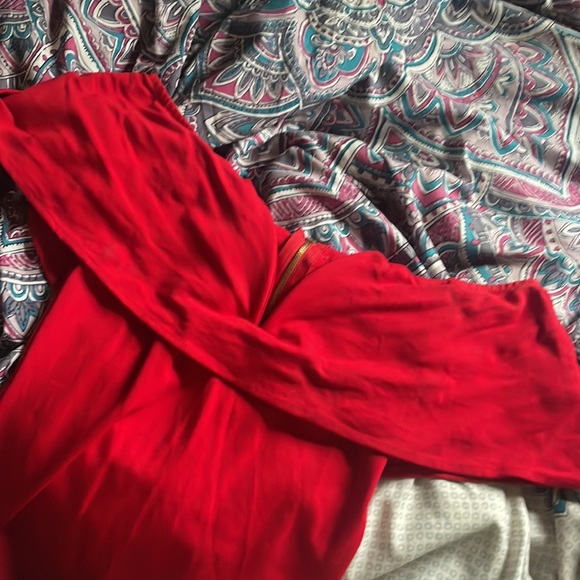 Windsor Red Off the shoulder Bodycon dress - Picture 3 of 5